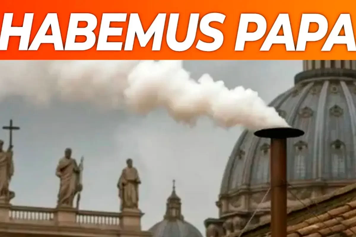 habemus papam - humo blanco en el vaticano