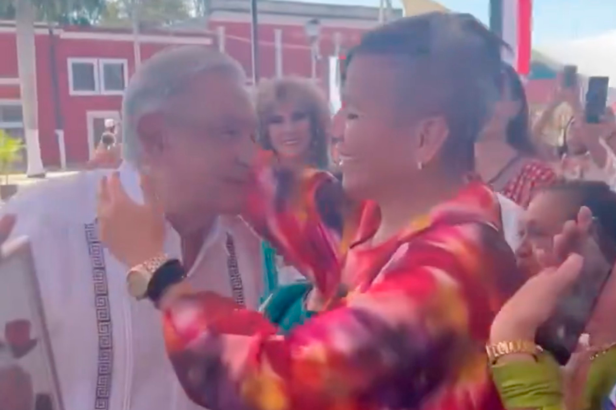 El presidente López Obrador - Diputada trans morenista Salma Luévano
