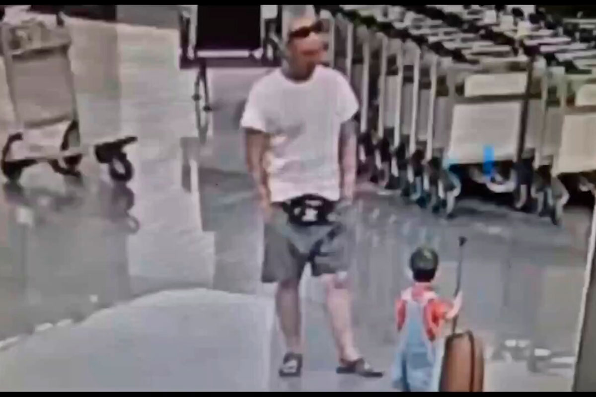 Hombre arroja niño suelo Moscú noticia