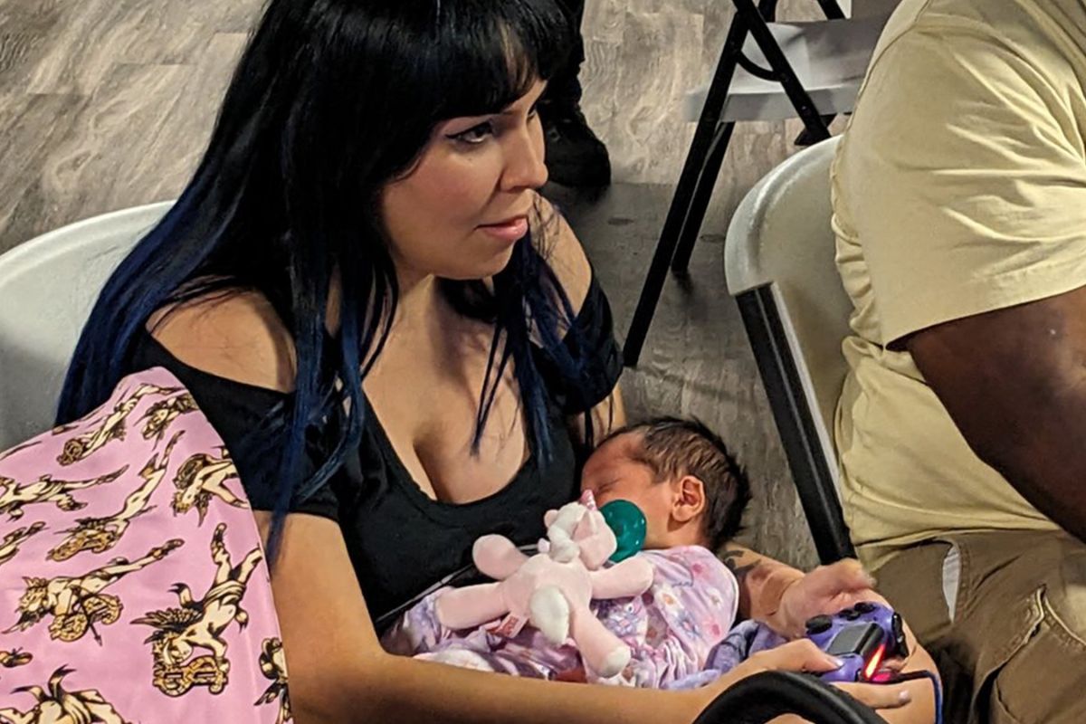 Mujer de Florida gana torneo de Mortal Kombat